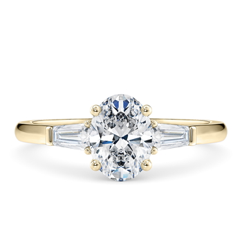 Alexandria in Aur galben (9k) set with a Oval cut diamant.