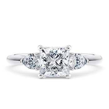 Florence in Vitguld (9k) set with a Princess cut diamant.