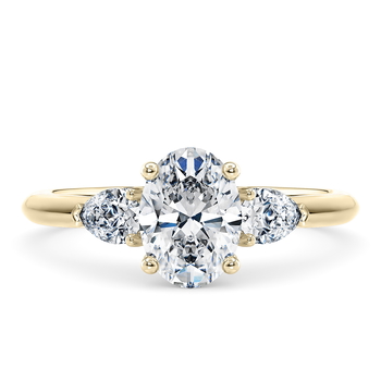 Florence in 黄金（9K） set with a 椭圆形 cut 钻石.