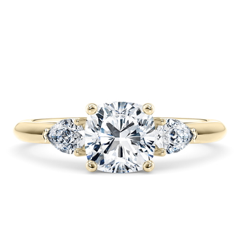 Florence in ذهب أصفر (9 قيراط) set with a وسادة cut ماسة.