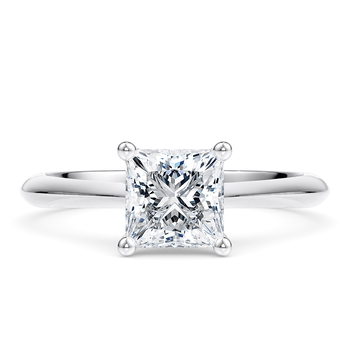 Iris in Vitguld (9k) set with a Princess cut diamant.