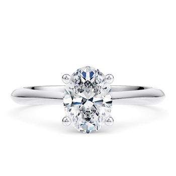 Iris in Platine set with a Taille ovale cut diamant.