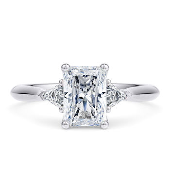 Paris in Platine set with a Taille radiant cut diamant.