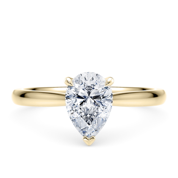 Lucia in Geelgoud set with a Peer cut diamant.