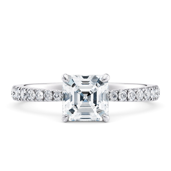 Asteria Classic in Platinum set with a Asscher cut diamant.