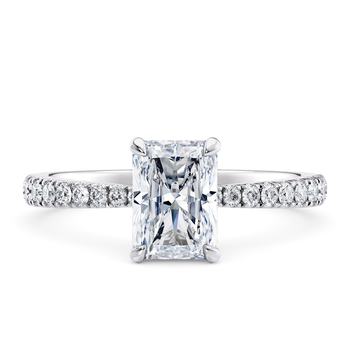 Asteria Classic in Platin set with a Radiant cut diamant.