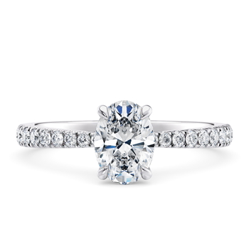 Asteria Classic in Weißgold set with a Oval cut diamant.