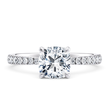 Asteria Classic in ذهب أبيض set with a وسادة cut ماسة.