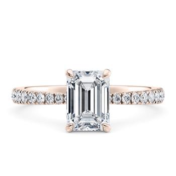 Asteria Classic in Roségold set with a Smaragd cut diamant.