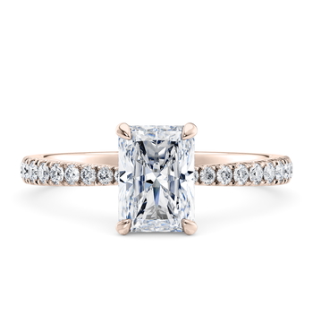 Asteria Classic in Oro Rosa set with a Radiante cut diamante.