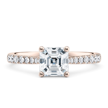 Leila in Roségoud set with a Asscher cut diamant.