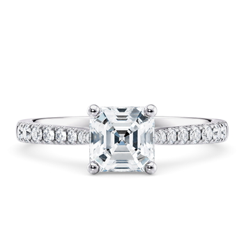 Leila in Witgoud set with a Asscher cut diamant.