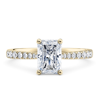 Leila in Aur galben set with a Radiant cut diamant.