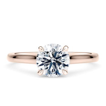 Amara in Oro Rosa set with a Redondo cut diamante.