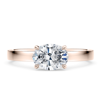 Colette in Roségull set with a Oval cut diamant.