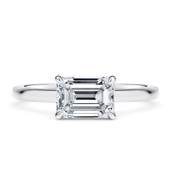 Elara in Bílé zlato set with a Emerald cut diamant.