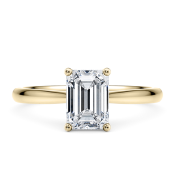 Lumina in Ouro amarelo (9k) set with a Esmeralda cut diamante.