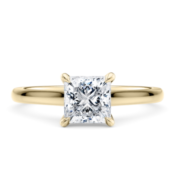 Amara in Żółte złoto (9k) set with a Princess cut diament.