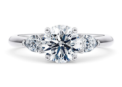 Florence in Oro blanco (9k) set with a Redondo cut diamante.