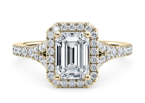 Battersea in Oro Giallo set with a Smeraldo cut diamante.