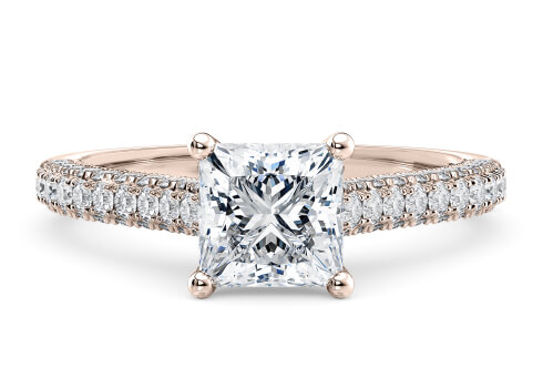 Bloomsbury in Or rose set with a Princesse cut diamant.