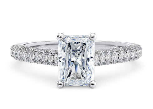 Bloomsbury in Or blanc (9k) set with a Taille radiant cut diamant.