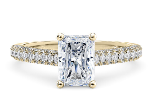 Bloomsbury in Gelbgold set with a Radiant cut diamant.