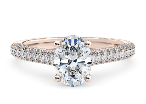 Bloomsbury in Roséguld set with a Oval cut diamant.