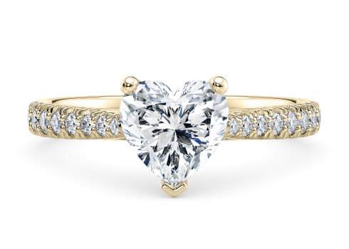 Kindrea in Gelbgold set with a Herz cut diamant.