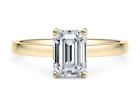 1477 Classic in Ouro amarelo (9k) set with a Esmeralda cut diamante.