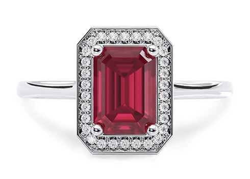 Minerva in Hvidguld set with a Rektangel cut diamant.