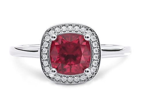 Minerva in Aur alb set with a Pernă cut diamant.