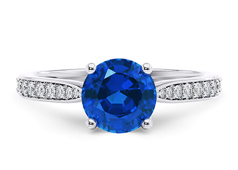 Victoria in White Gold set with a Round cut Sapphire.
