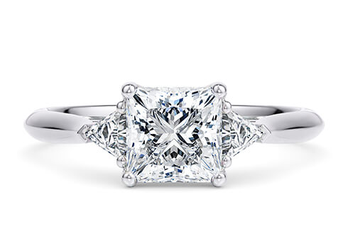 This design is only suitable for a central diamond or gemstone above 0.50ct.
