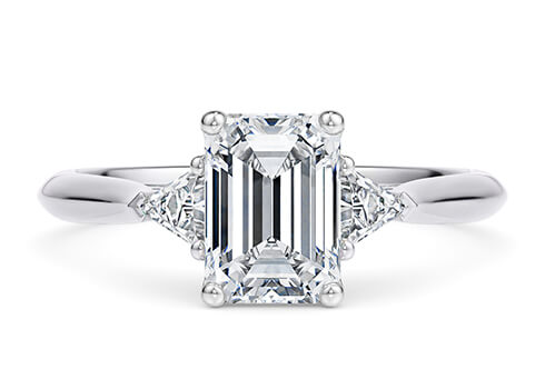 This design is only suitable for a central diamond or gemstone above 0.50ct.