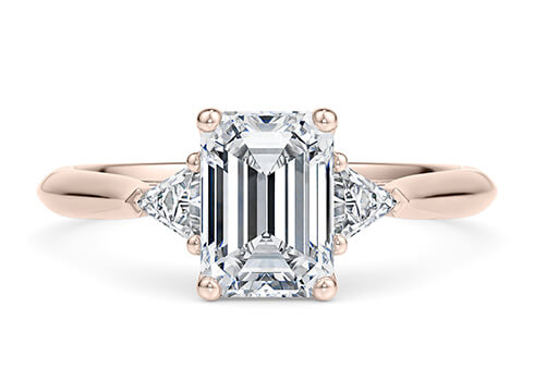 Paris in Oro Rosa set with a Esmeralda cut diamante.