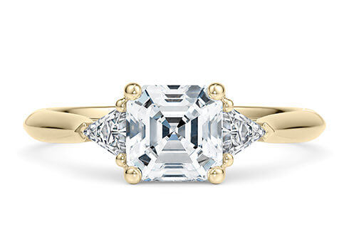 Paris in Gelbgold set with a Asscher cut diamant.