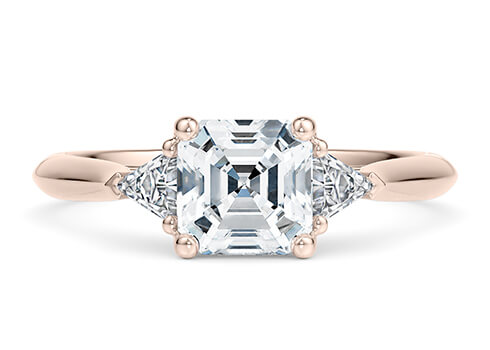 Paris in Oro Rosa set with a Asscher cut diamante.