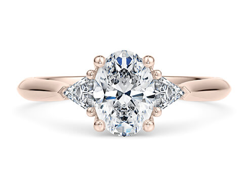 Paris in Oro Rosa set with a Ovale cut diamante.