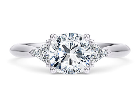 Paris in Weißgold set with a Kissen cut diamant.