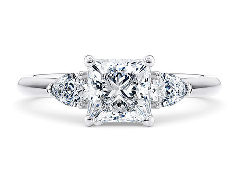 Florence in Platin set with a Prinzess cut diamant.