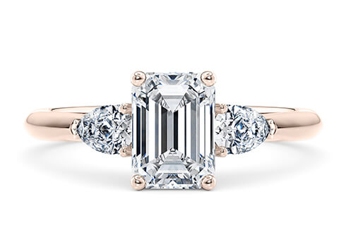 Florence in Or rose set with a Émeraude cut diamant.