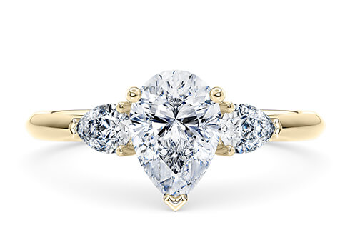 Florence in 黄金（9K） set with a 梨形 cut 钻石.