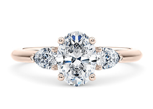 Florence in Or rose set with a Ovale cut diamant.