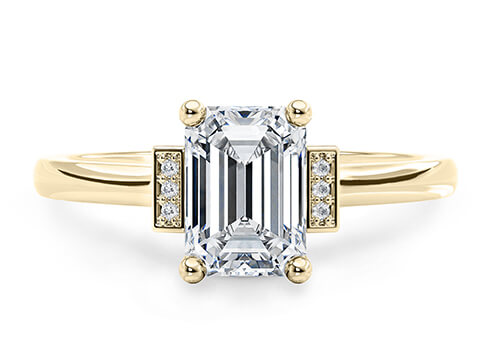 Beatrice in Or jaune set with a Émeraude cut diamant.