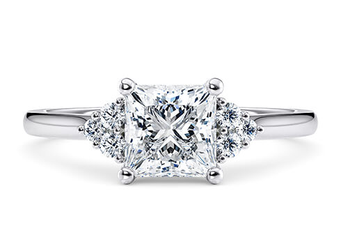 Rosa in Witgoud (9k) set with a Princess cut diamant.