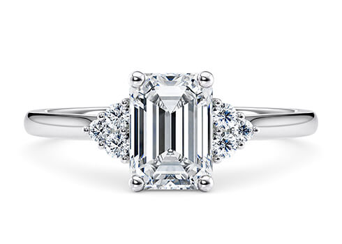 Rosa in White Gold set with a Emerald cut diamond.