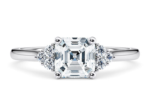 Rosa in Witgoud set with a Asscher cut diamant.