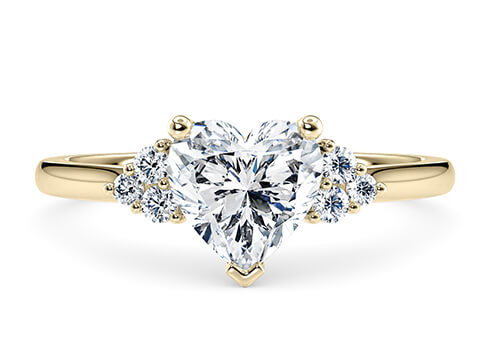 Rosa in Gelbgold set with a Herz cut diamant.