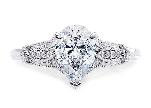 Jasmine in Oro bianco (9k) set with a Goccia cut diamante.